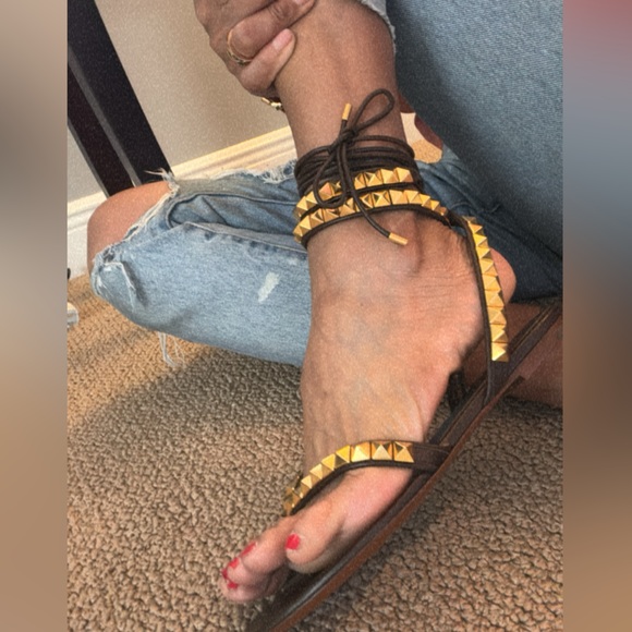 Valentino Garavani Gladiadors stud sandals - Picture 13 of 14